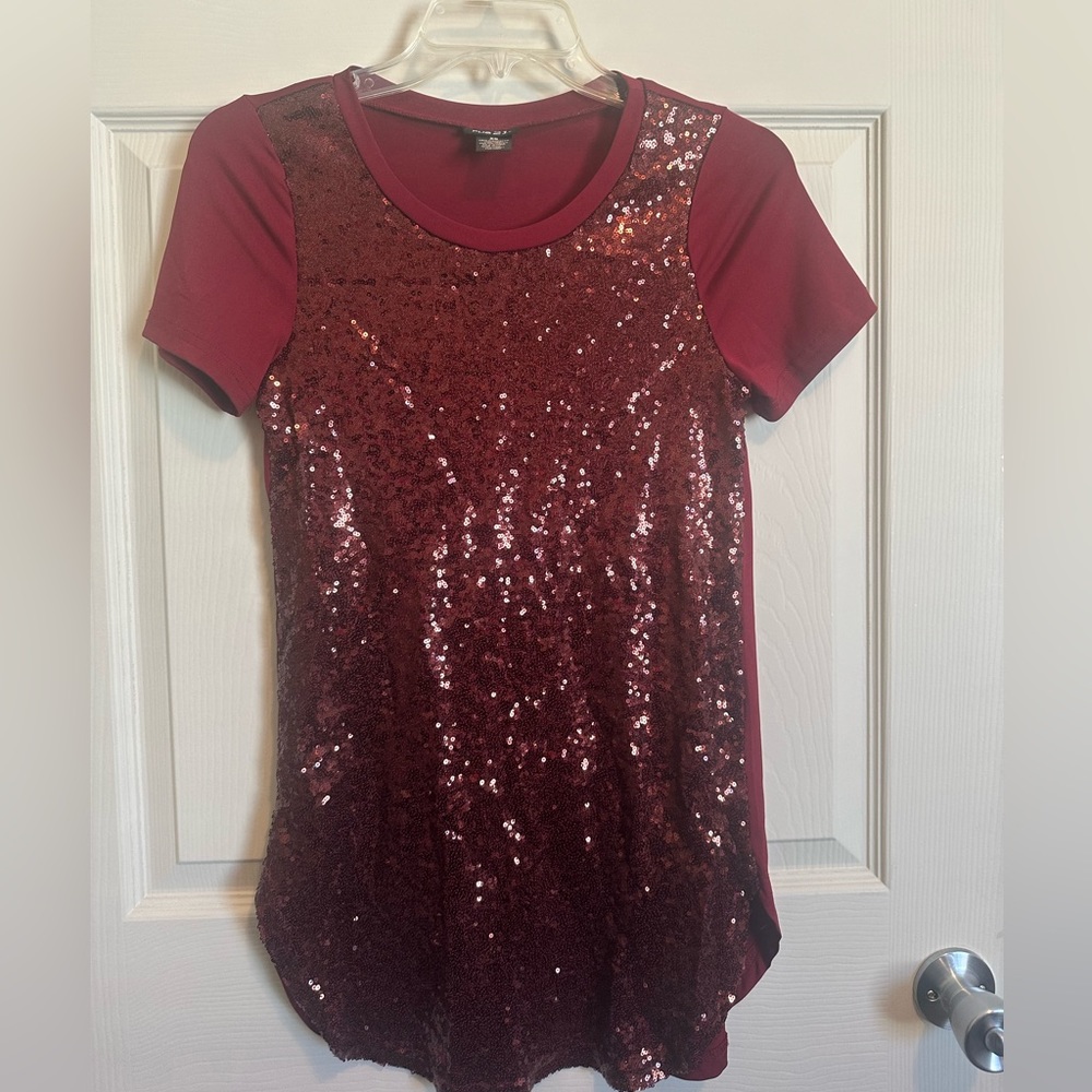 Rue21 XS Burgundy Sequin Top